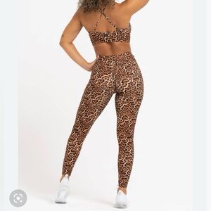 Lici fit scrunch leopard leggings